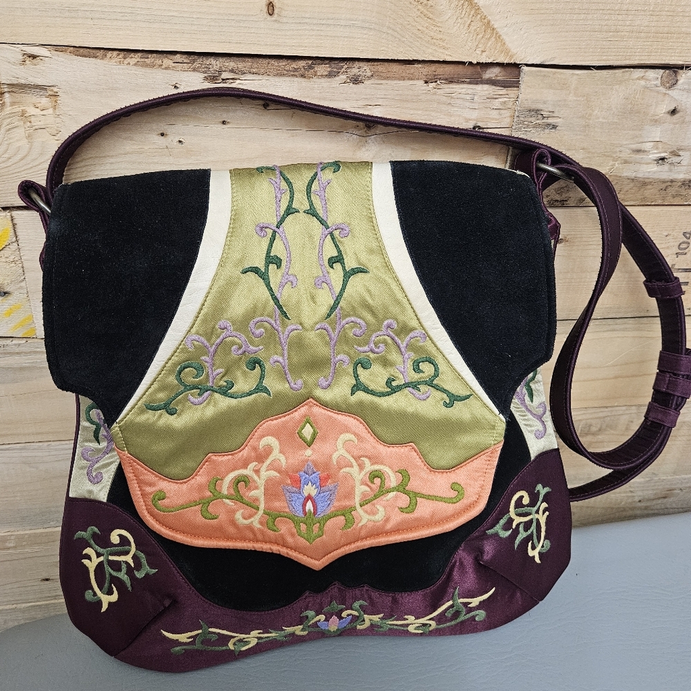 OOVOO Le Thi Hong Tu Hand Embroidered Silk & Suede Asian Shoulder Bag‎